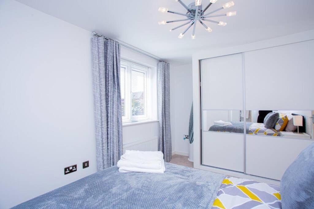 Mills Apartment - Two Bedroom En-Suite Apartment Northampton Exterior foto