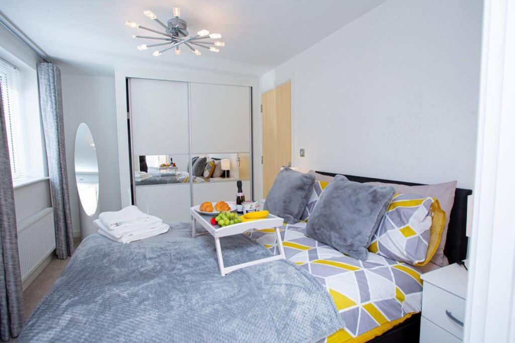 Mills Apartment - Two Bedroom En-Suite Apartment Northampton Exterior foto
