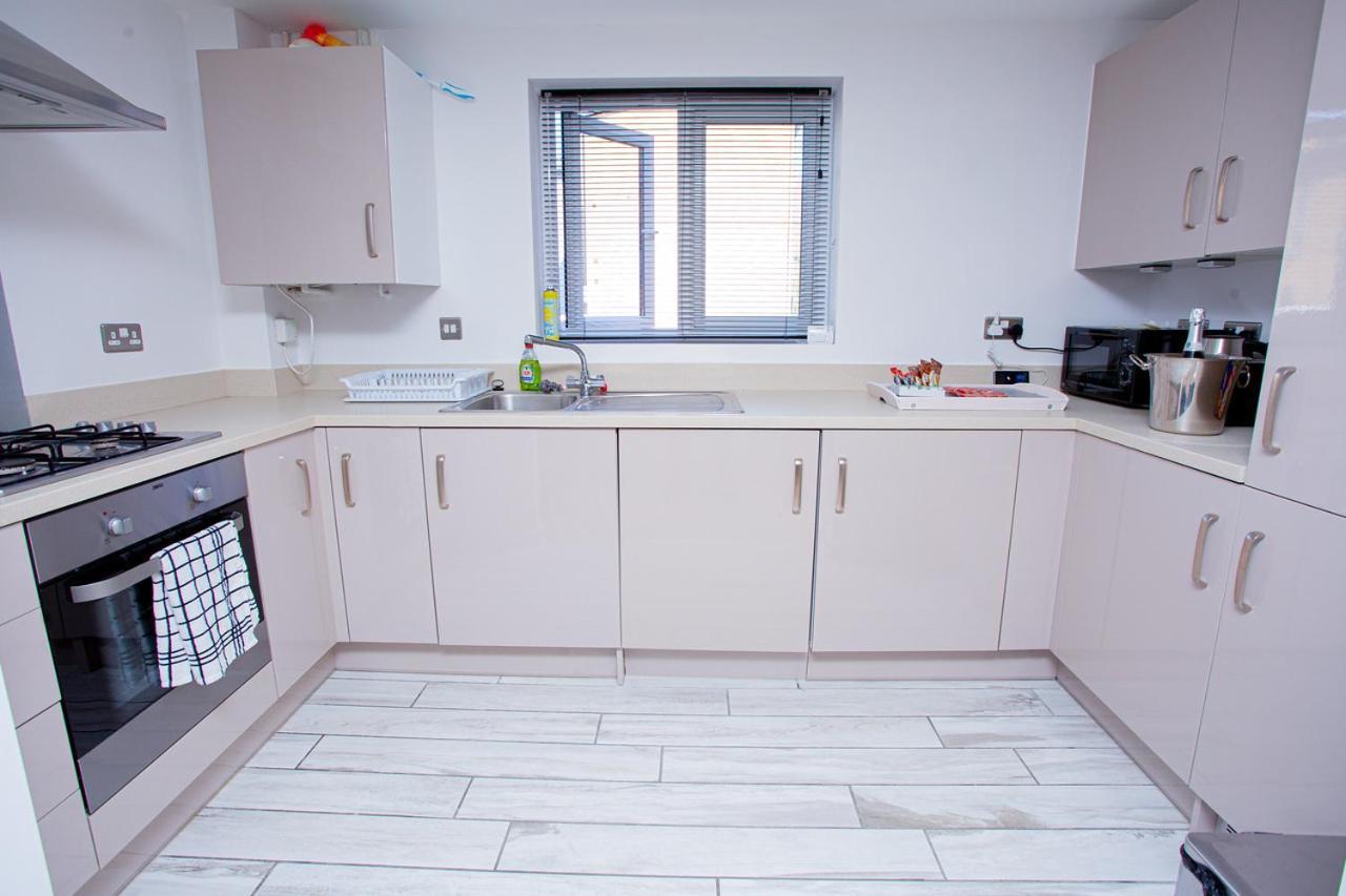 Mills Apartment - Two Bedroom En-Suite Apartment Northampton Exterior foto
